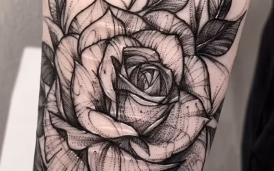 Tatovering som Dekker Strekkmerker og Arr: Mestring av en Kompleks Kunstform